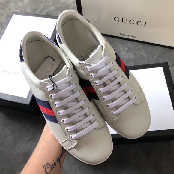 Athletic_Shoes
